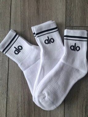 Alo Yoga Striped Sports Socks: Breathable, Non-Slip Yoga and Fitness Socks